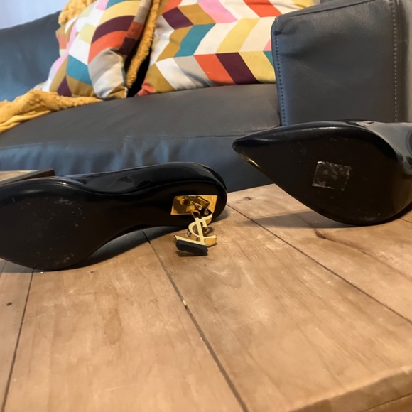 Black Saint Laurent pumps with gold heel - Picture 5 of 16
